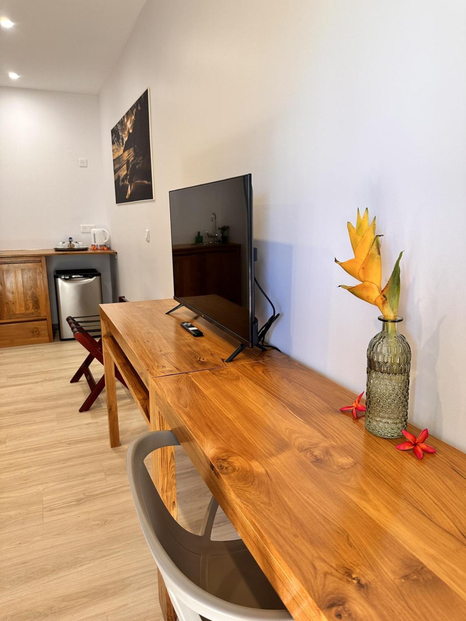 Ononui Lodge Airport, Ocean-View, Private Bathroom And Balcony, Free Wifi And Parking, On-Site Car Rental Faaa Eksteriør bilde
