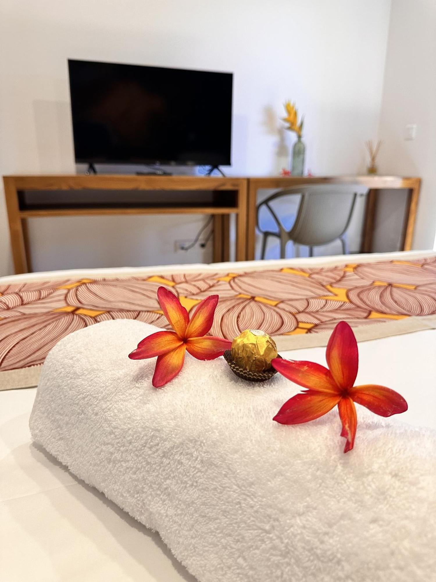 Ononui Lodge Airport, Ocean-View, Private Bathroom And Balcony, Free Wifi And Parking, On-Site Car Rental Faaa Eksteriør bilde