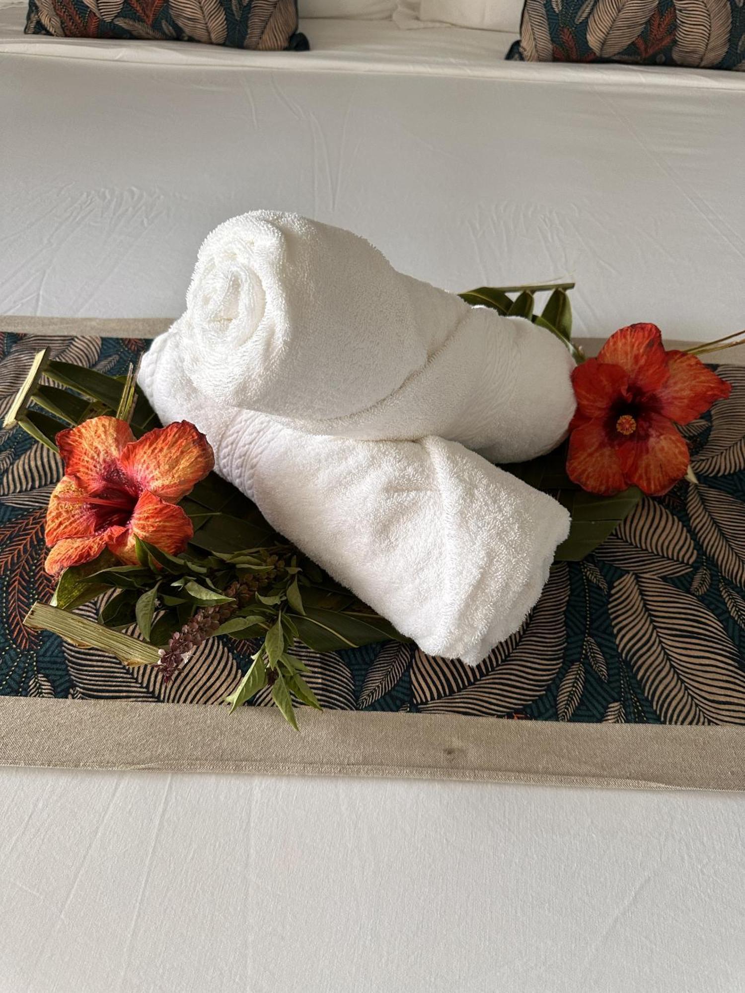 Ononui Lodge Airport, Ocean-View, Private Bathroom And Balcony, Free Wifi And Parking, On-Site Car Rental Faaa Eksteriør bilde
