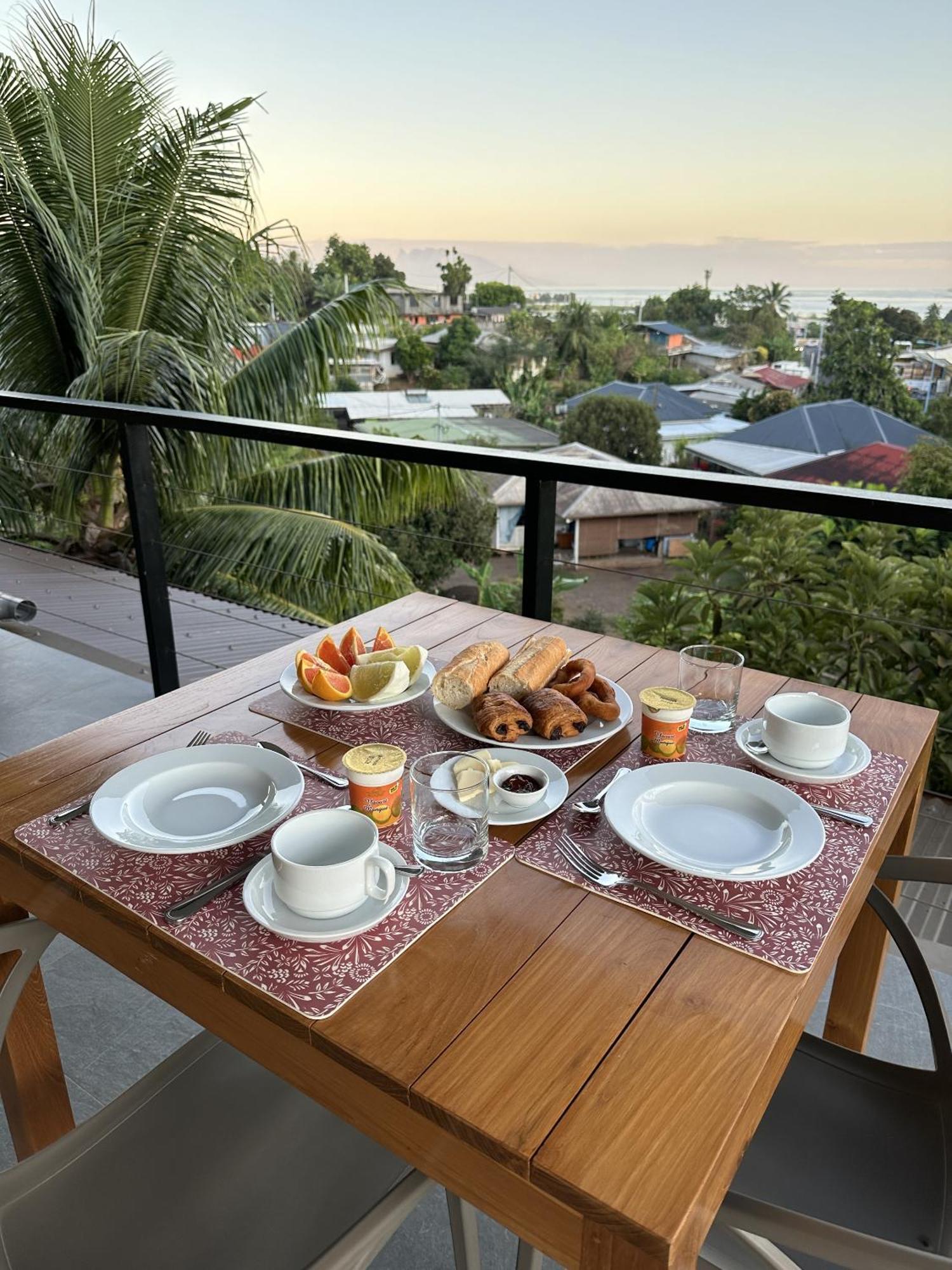 Ononui Lodge Airport, Ocean-View, Private Bathroom And Balcony, Free Wifi And Parking, On-Site Car Rental Faaa Eksteriør bilde
