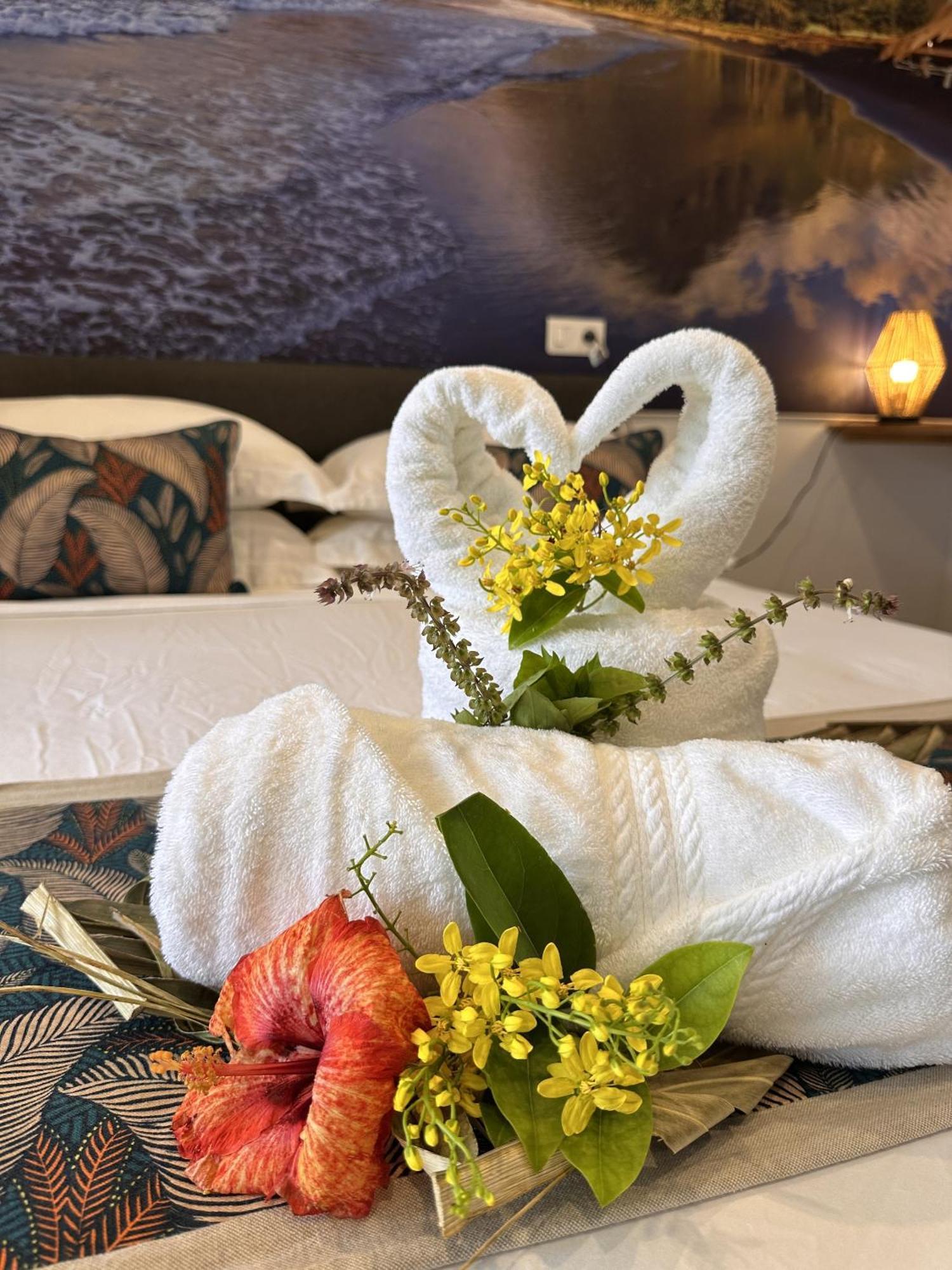 Ononui Lodge Airport, Ocean-View, Private Bathroom And Balcony, Free Wifi And Parking, On-Site Car Rental Faaa Eksteriør bilde