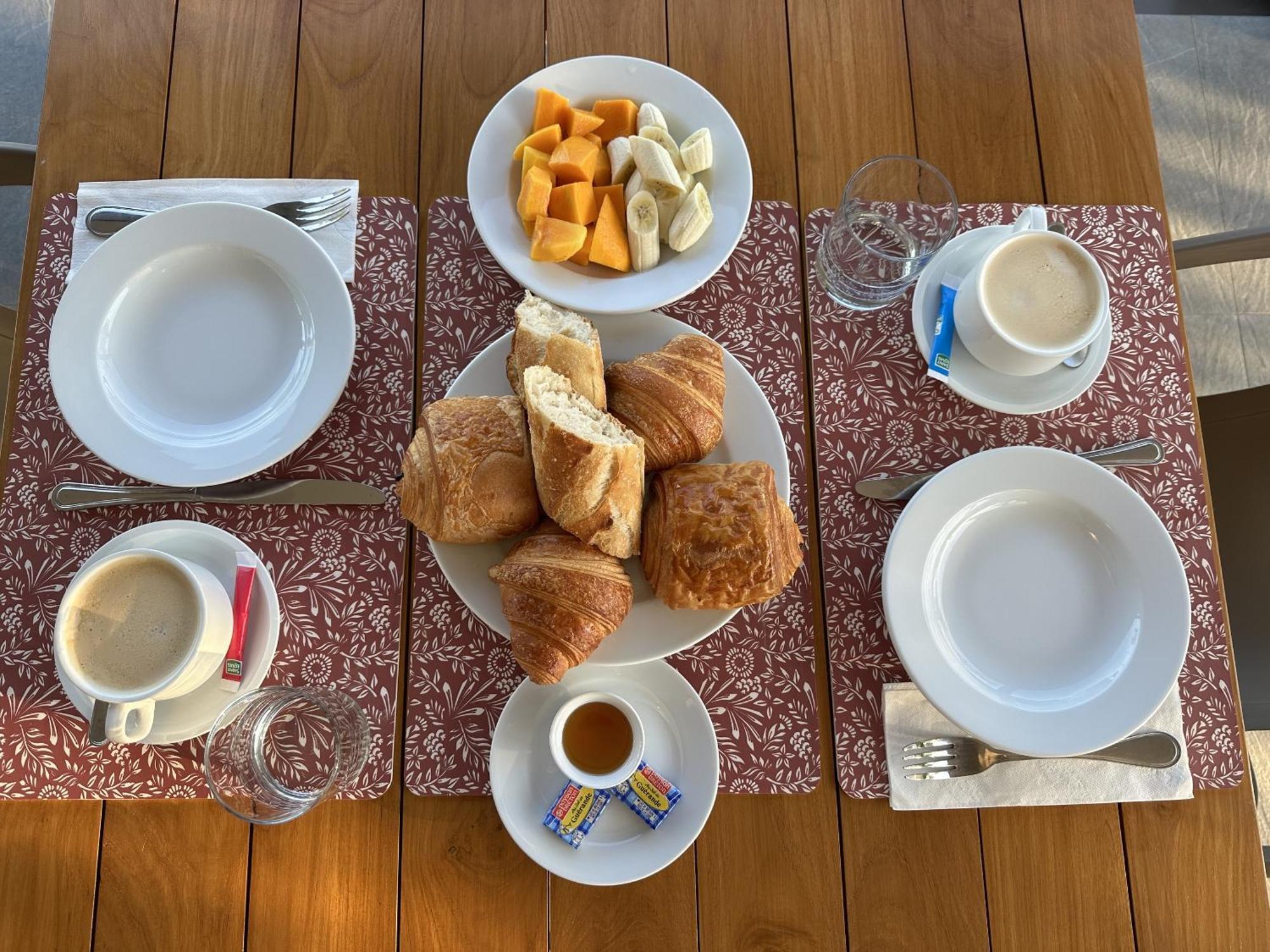Ononui Lodge Airport, Ocean-View, Private Bathroom And Balcony, Free Wifi And Parking, On-Site Car Rental Faaa Eksteriør bilde